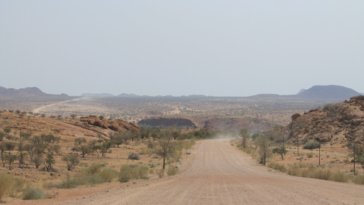 Namibia fai da te - sterrato - self drive on the road